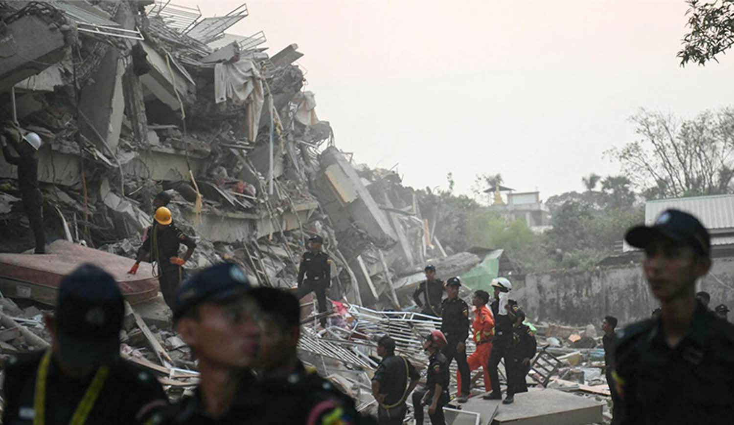  Ya son más de dos mil los muertos por el terremoto en Birmania y Tailandia