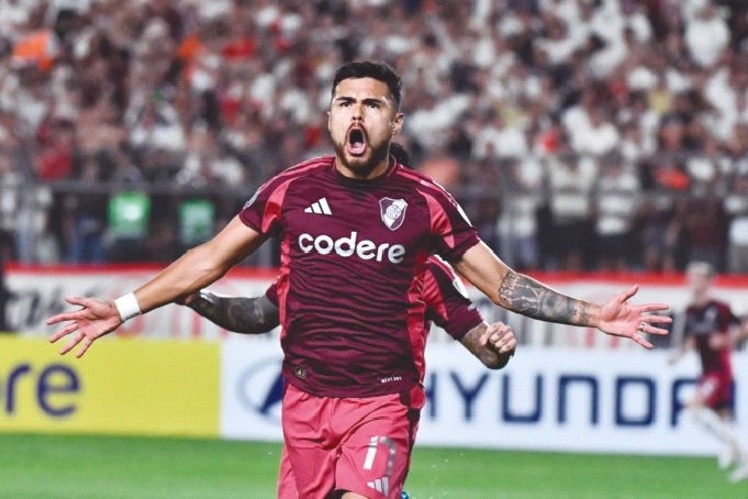 Los Mellizos levantaron a Vélez y River sacó chapa en Perú