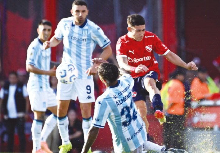 Independiente y Racing empataron en un clásico vibrante