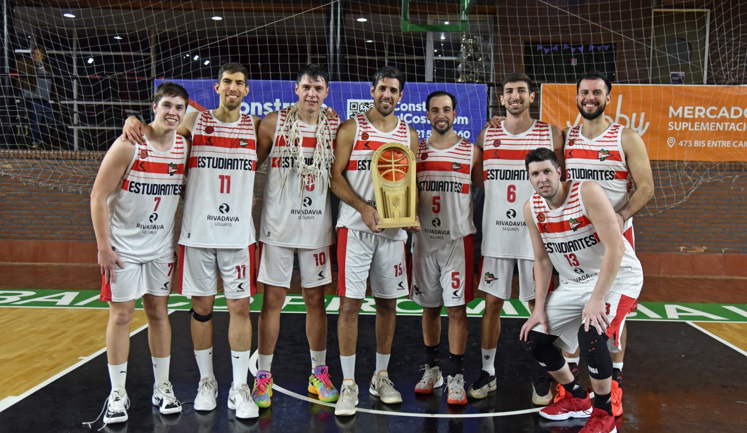 Básquet: Estudiantes gritó campeón