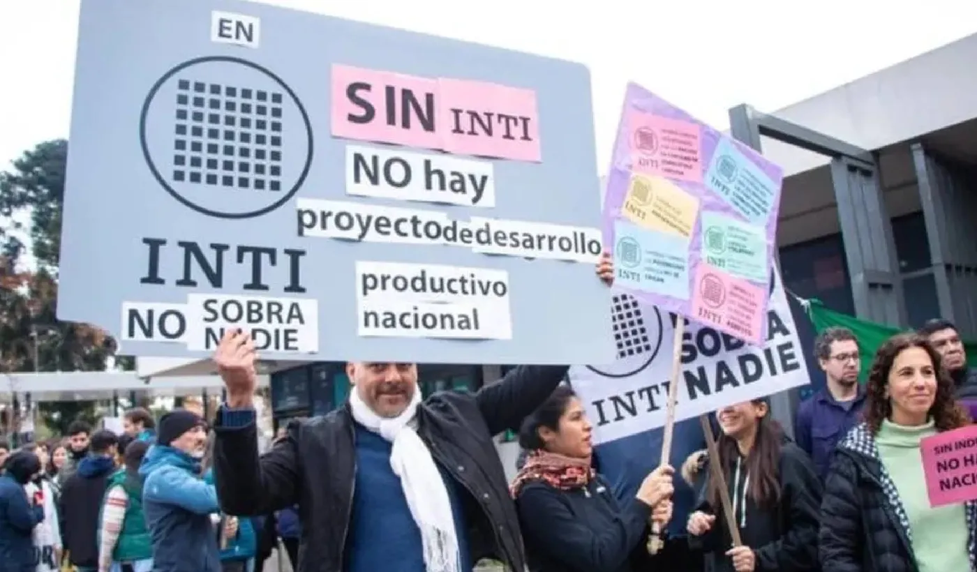 Trabajadores del INTI convocan a un paro por posibles despidos y denuncian desmantelamiento del organismo