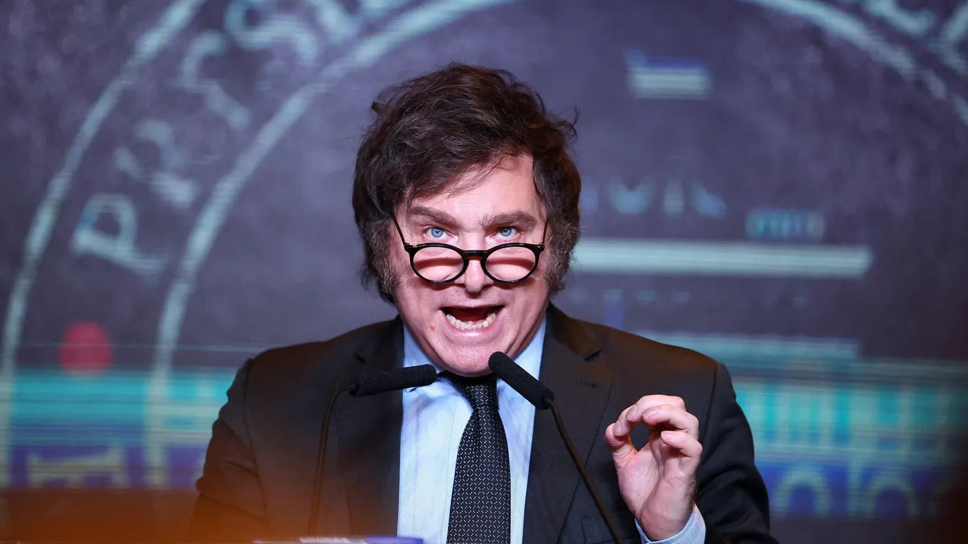 Milei oficializó aumentos para estatales nacionales y un bono de $50.000
