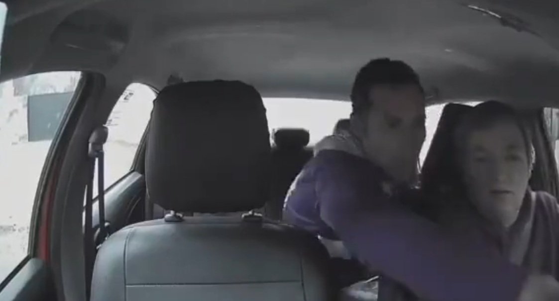 Simuló ser un pasajero y asaltó a un chofer de aplicaciones