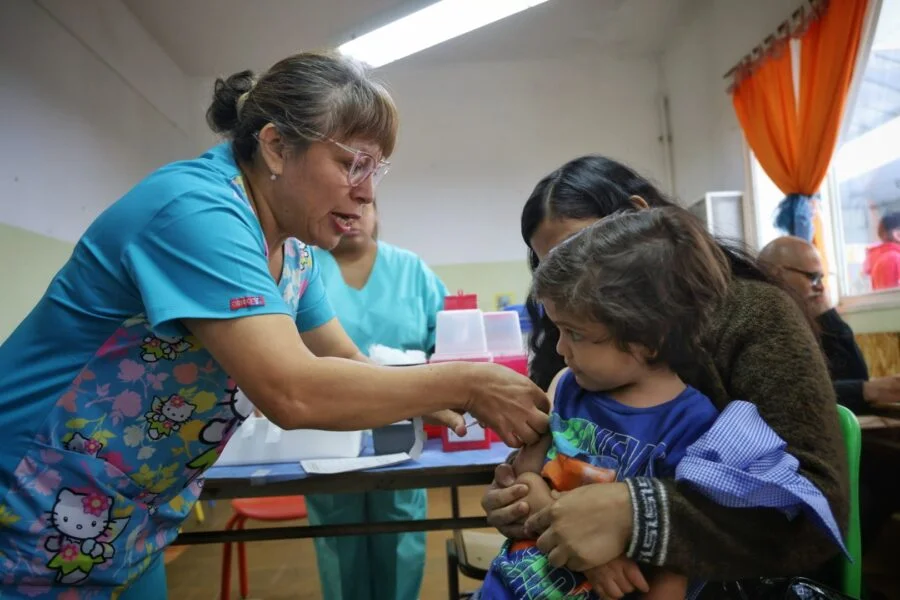 Médicos bonaerenses alertan por la caída de la vacunación en niños y adultos mayores