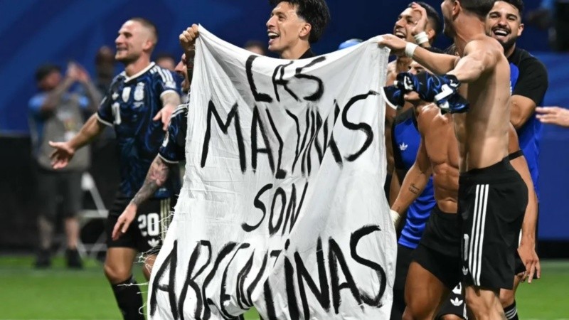 FIFA abrió un expendiente contra Argentina por la bandera y por los incidentes ocurridos luego de la final del Mundial 2026