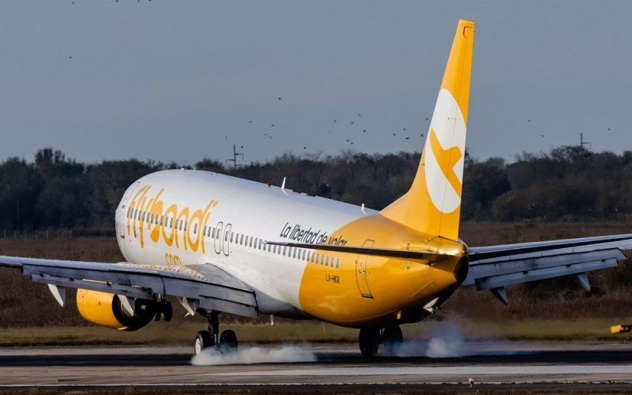 Flybondi, el emblema del mercado que se derrumba: embargos millonarios, salarios impagos y vuelos cancelados
