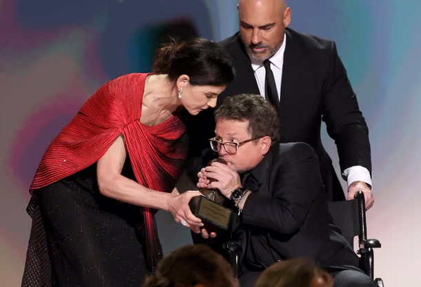 Michael J. Fox recibió un premio humanitario en los Premios Emmy 2026