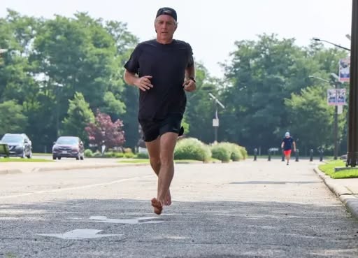 Un profesor de baile corre seis maratones