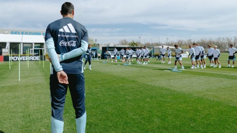 La selección argentina vuelve a los entrenamientos y se enfoca en el amistoso con Bolivia: ¿cuándo llega Messi?