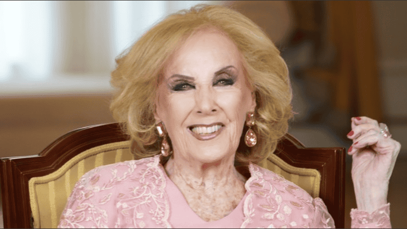 Pasaron a Mirtha Legrand a una habitación común y sigue "en franca mejoría"