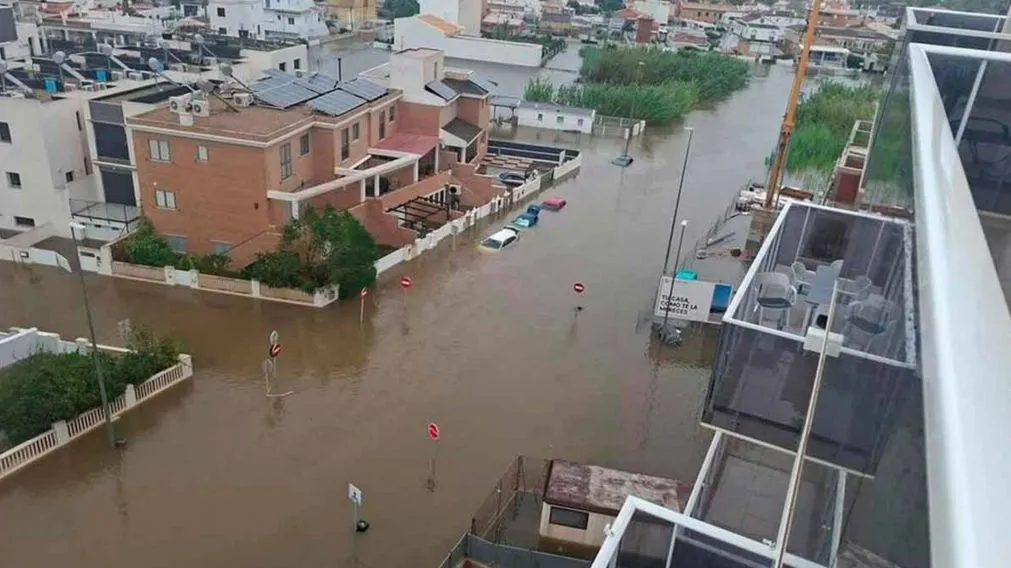 España bajo el agua: tres muertos y más de 800.000 confinados