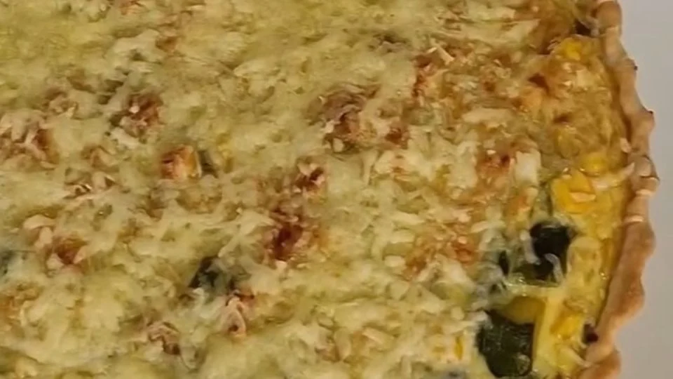 La tarta más fácil: de zapallitos y choclo, con masa casera exprés