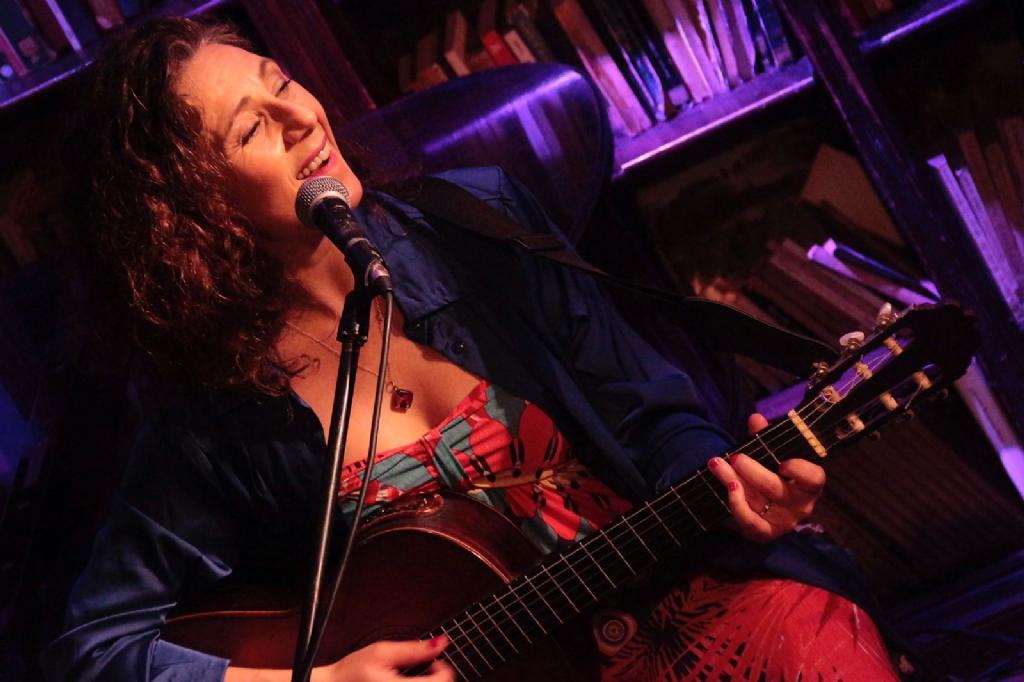  Paulina Torres abre el Festival de diciembre del TASSO con su show Ant&iacute;doto.