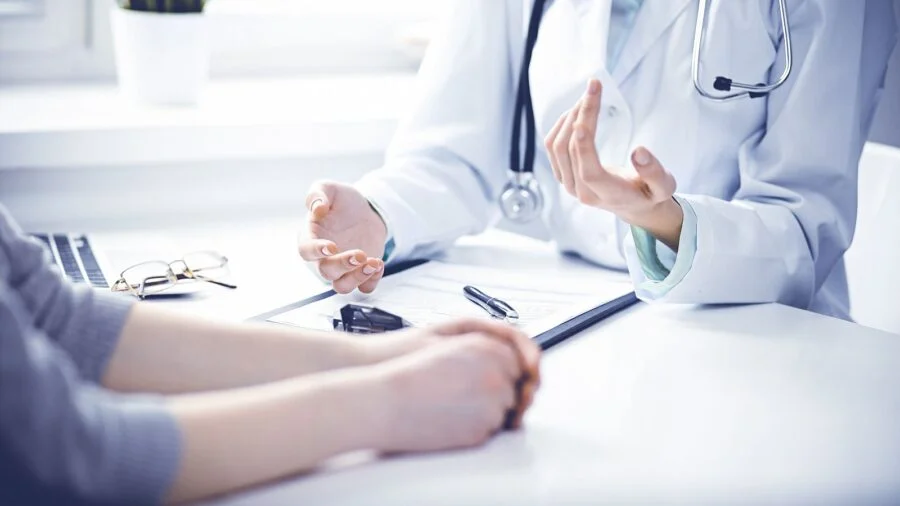 Más ajuste en Salud: El Gobierno eliminó el carácter laboral de las residencias médicas