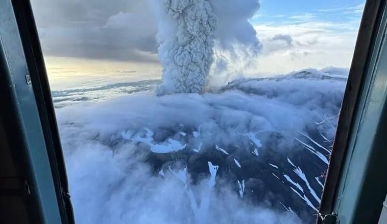 Erupción volcánica sacude la península de Kamchatka