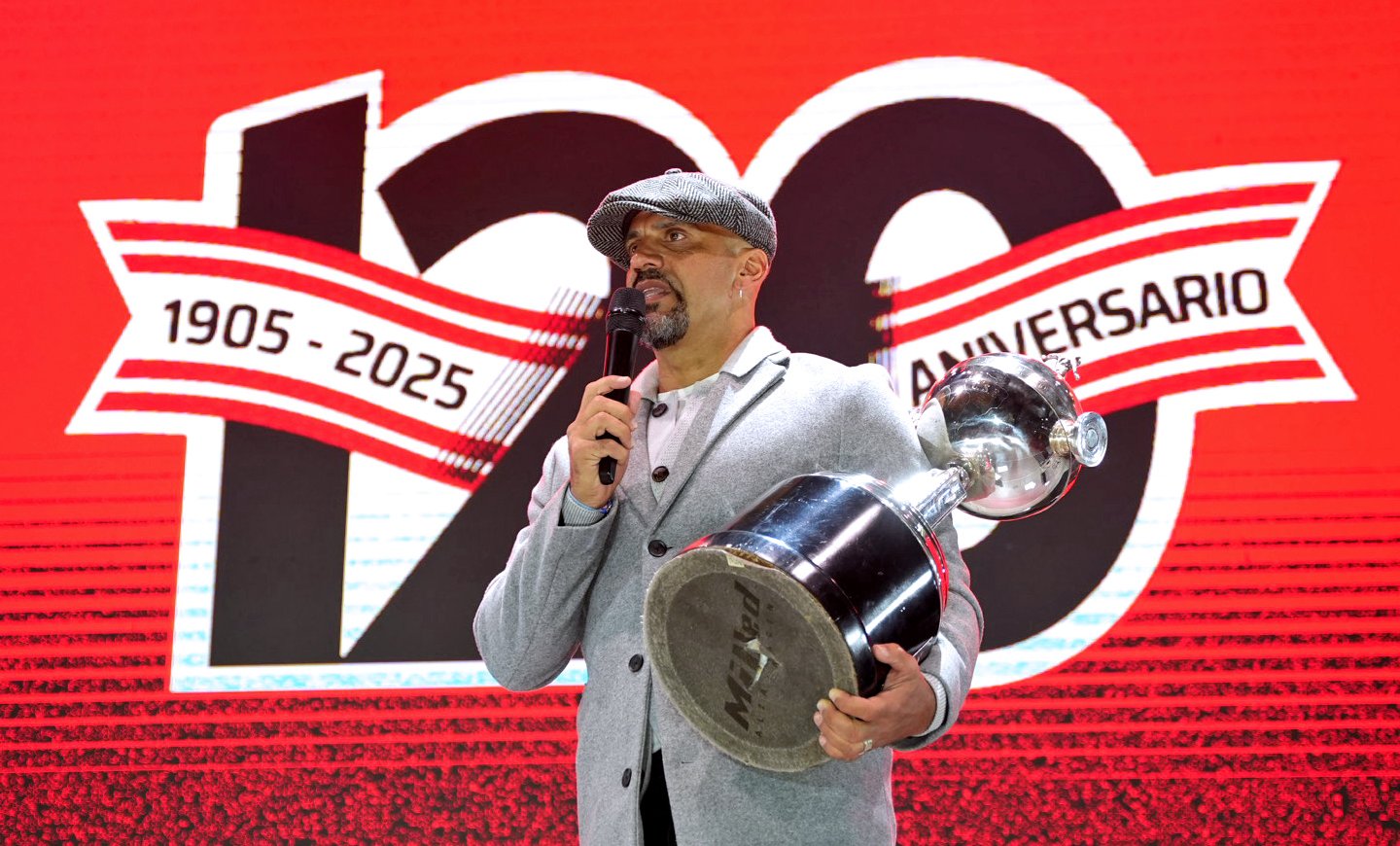 ¡Felices 120 años Estudiantes!