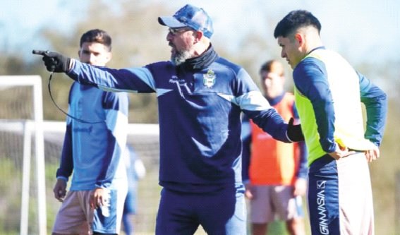 Gimnasia entrena y viaja a Mendoza con equipo definido