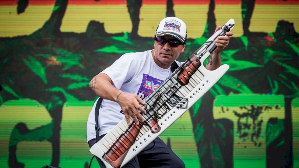 Caos y descontrol en un concierto de Damas Gratis