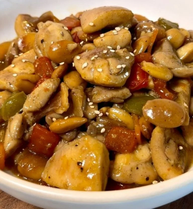 Cómo preparar pollo con almendras, una delicia de la cocina china