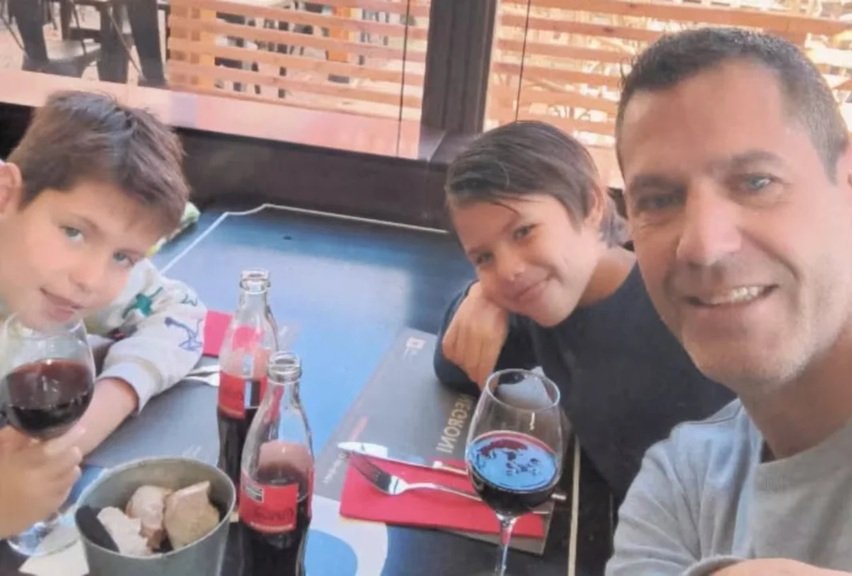 Se reencontró con sus hijos después de la falsa denuncia hecha por su exesposa