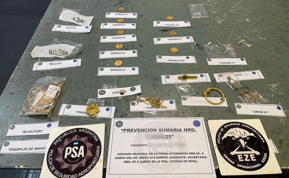 Cayó una azafata por contrabandear relojes, celulares y joyas