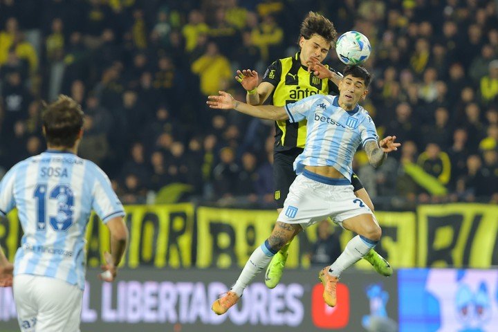 Copa Libertadores: Racing perdió ante Peñarol en la ida de los octavos de final