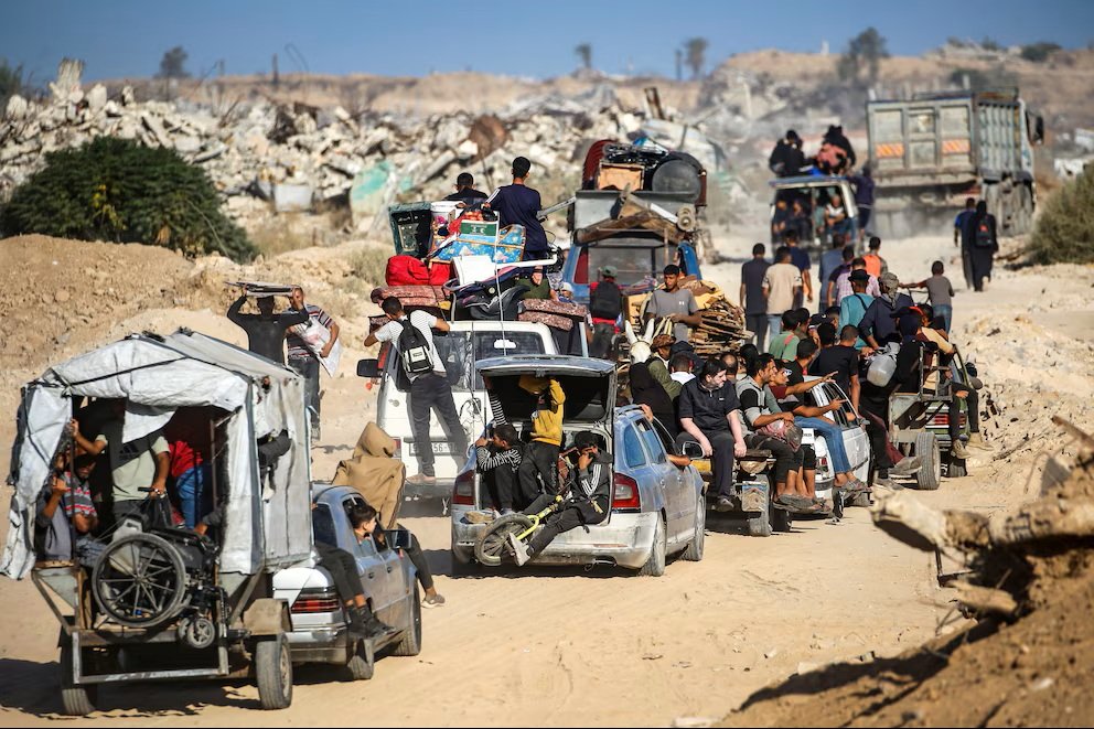 Cientos de camiones con ayuda humanitaria comenzaron a entrar en Gaza