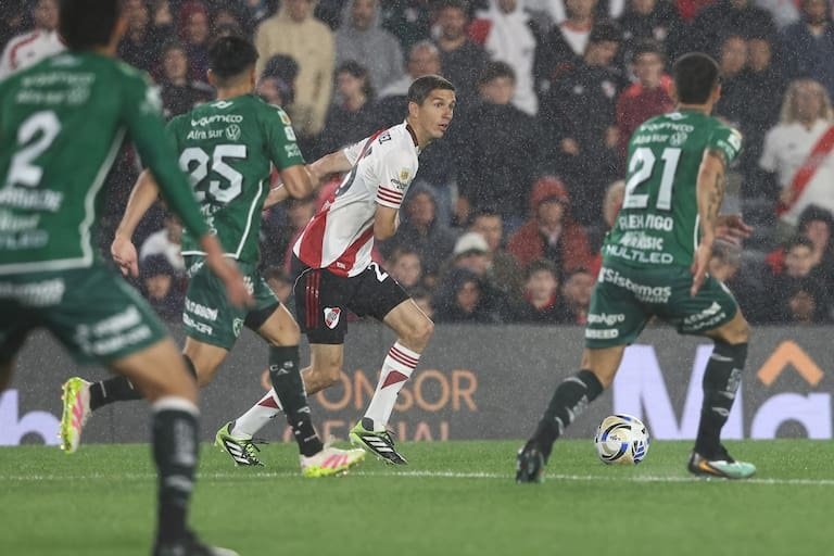 River hizo agua, perdió ante Sarmiento y se fue silbado del Monumental