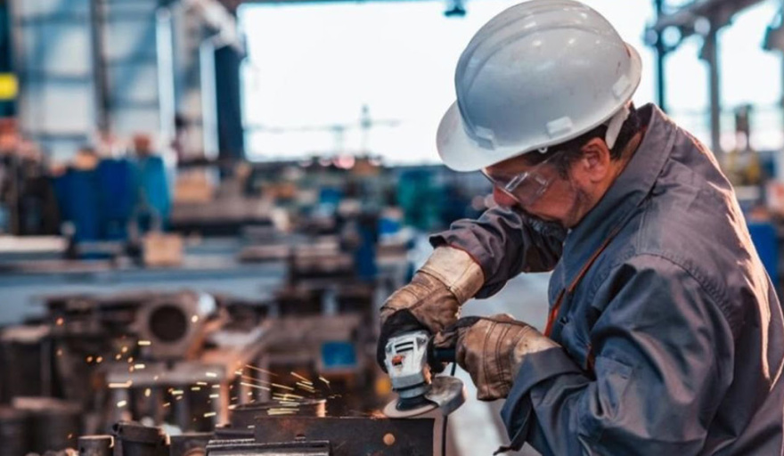 La gesti&oacute;n de Milei cerr&oacute; con 21.000 empleadores menos y casi 300 mil despidos