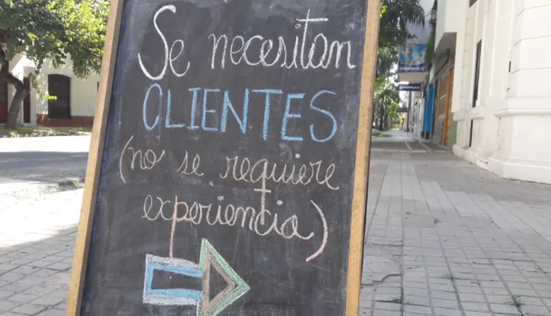 El consumo masivo sufrió su peor caída en el AMBA desde la pandemia