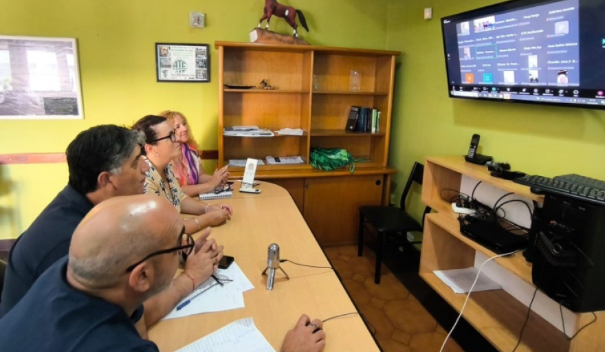 Paritaria bonaerense: estatales aceptaron la oferta y los docentes siguen en debate