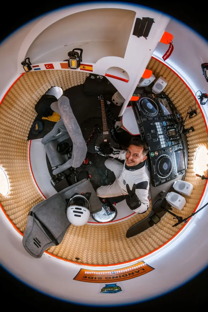 Música al borde del espacio: DJ rompe récord mundial a 16.700 metros de altura