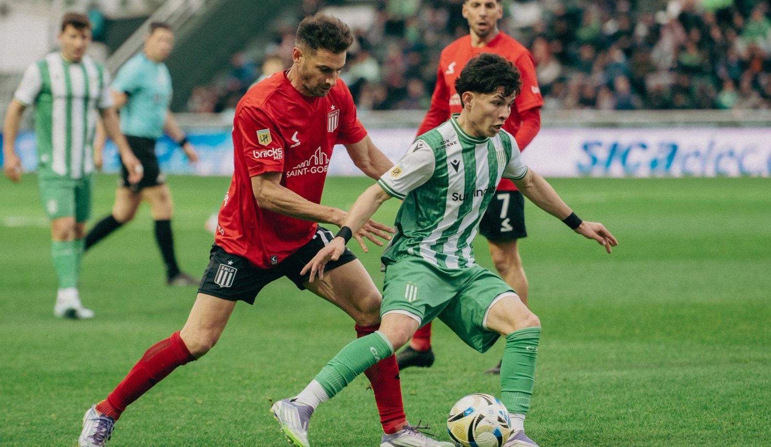 Banfield lo dio vuelta y hundió a Estudiantes