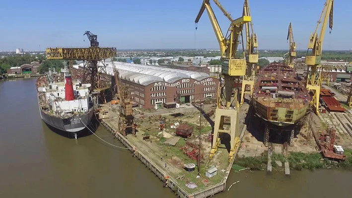 Polémica en puerta: Castello impulsa la privatización del Astillero Río Santiago por su déficit millonario