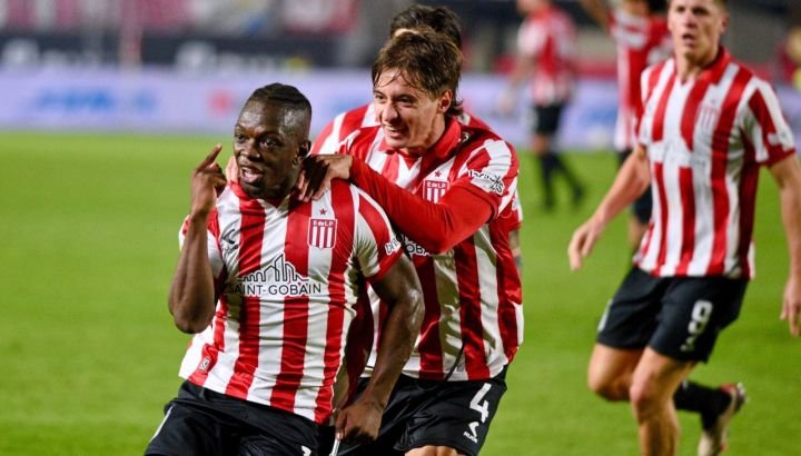 Estudiantes reaccionó a tiempo y venció a Huracán por 2-1
