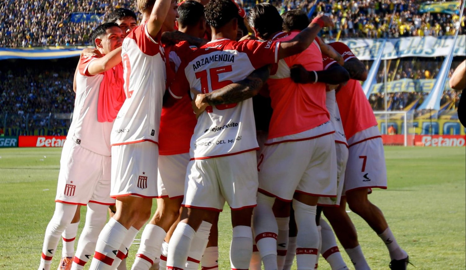 Estudiantes derrotó 1-0 a Rosario Central, avanzó a cuartos y dejó afuera al campeón