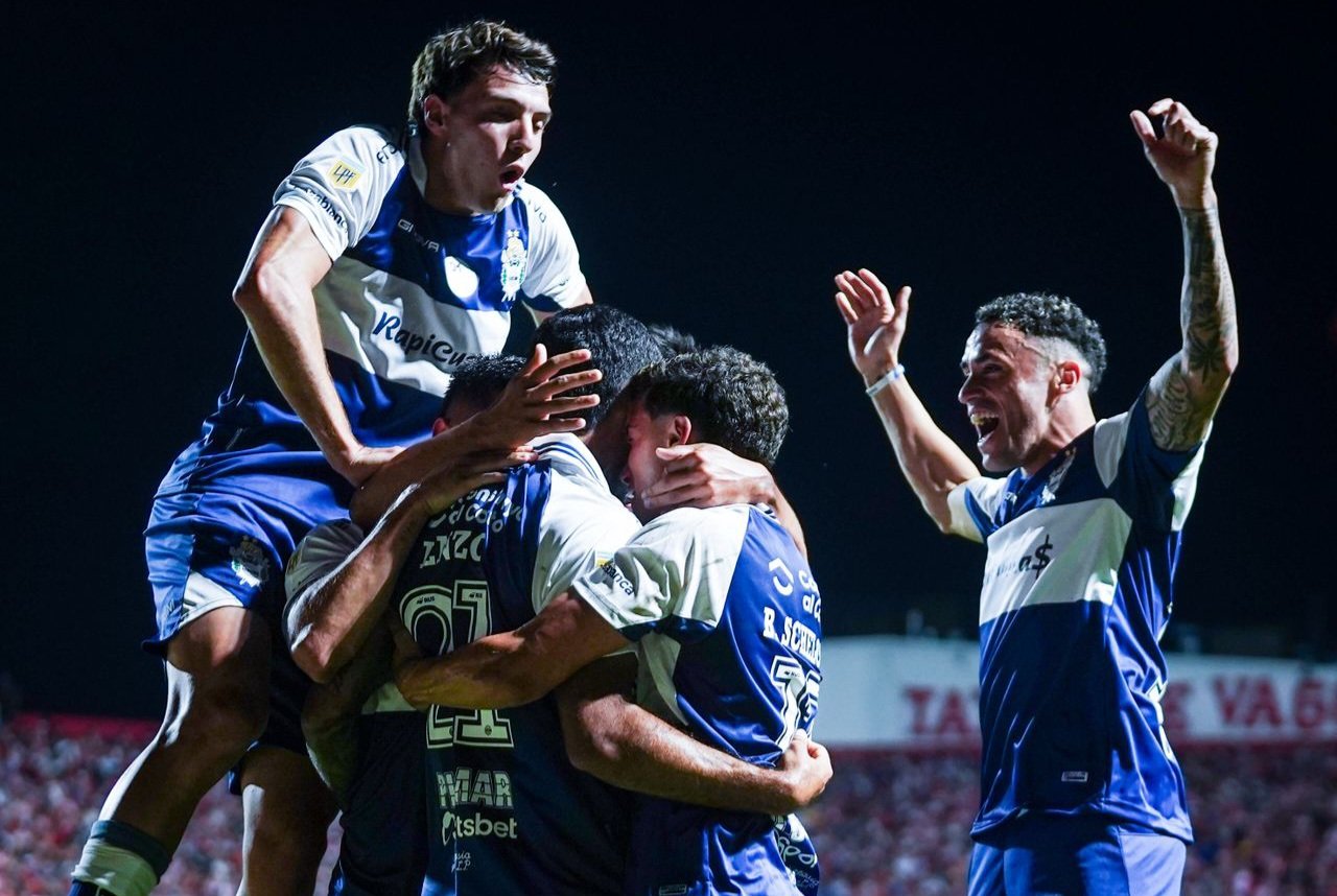 Gimnasia hizo historia en Santa Fe: le ganó 2-1 a Unión y se metió en los cuartos del Torneo Clausura