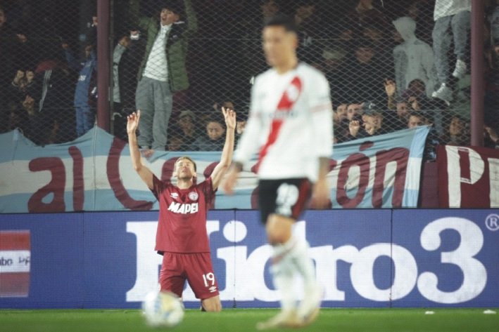 Lanús empató ante River con un gol agónico de Castillo