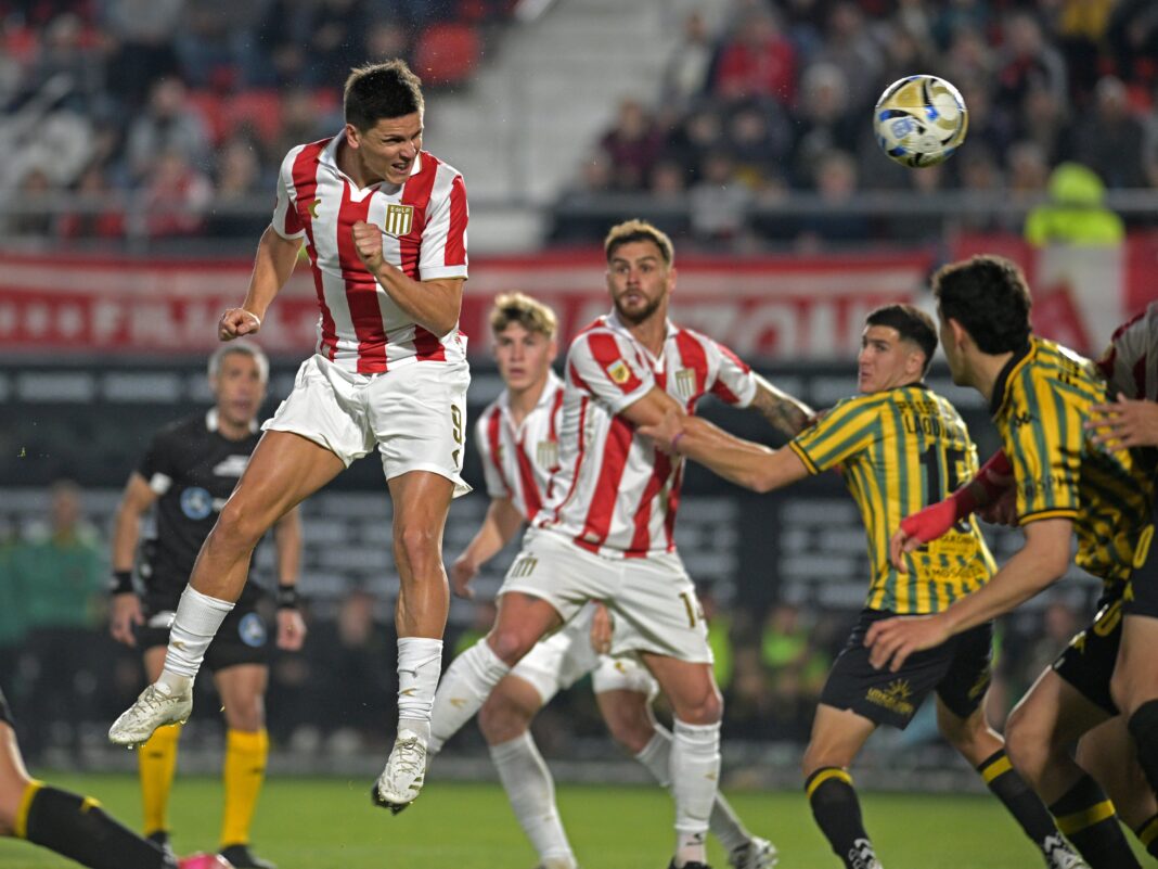 Estudiantes en lo más alto: tras la clasificación copera, el Pincha volvió al triunfo y lidera la Zona A