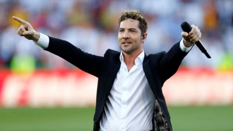 David Bisbal sorprendi&oacute; a los pacientes de un hospital de Madrid con un concierto muy especial: "Para el coraz&oacute;n y el alma"