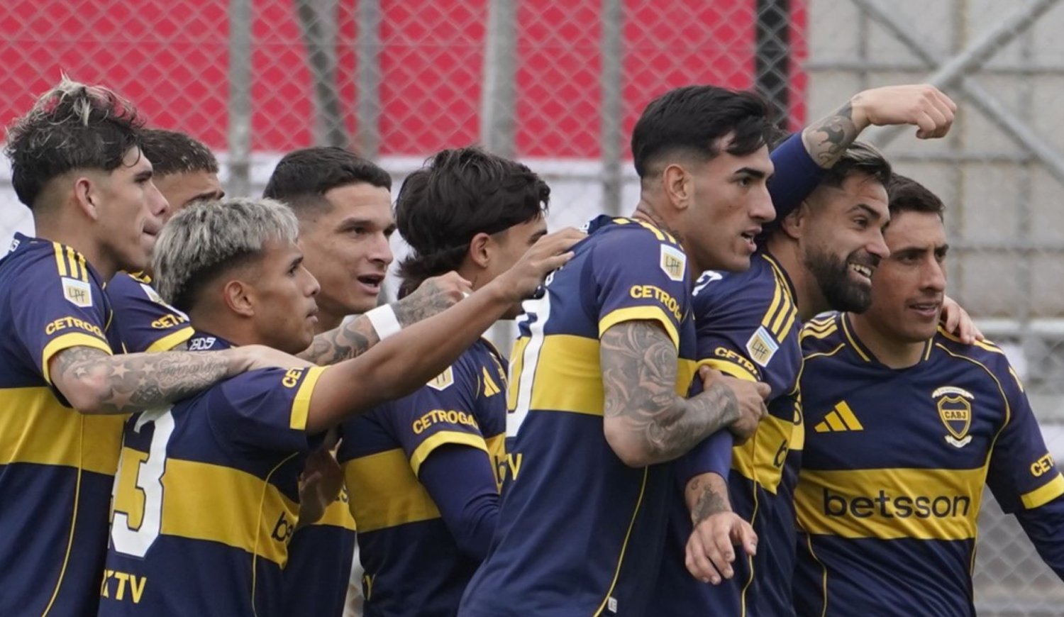 Boca derrotó a Barracas y se suma a la pelea