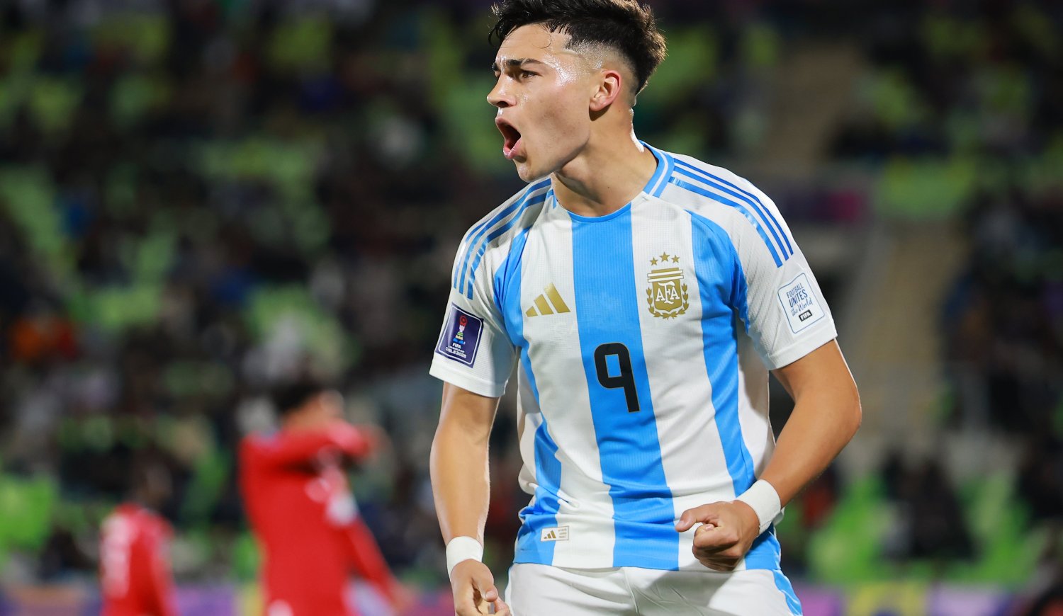 Argentina fue perjudicado pero mostró coraje y arrancó el Mundial con victoria