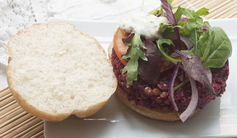 Medallones de remolacha, lentejas y avena